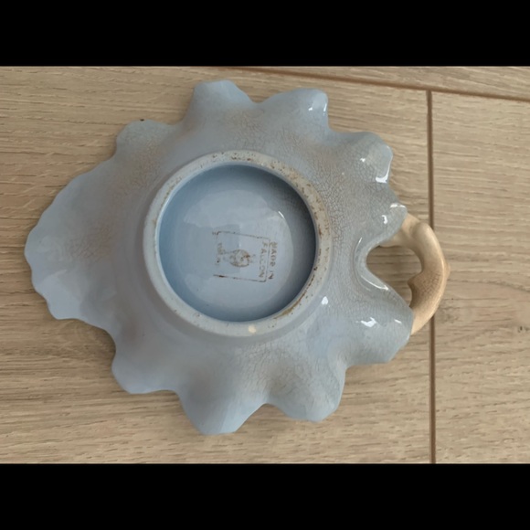 Lite Blue Candy/Trinket Dish w/ brownish Bone Handles. Leaf Shape. Ruffled Rim - Picture 4 of 6